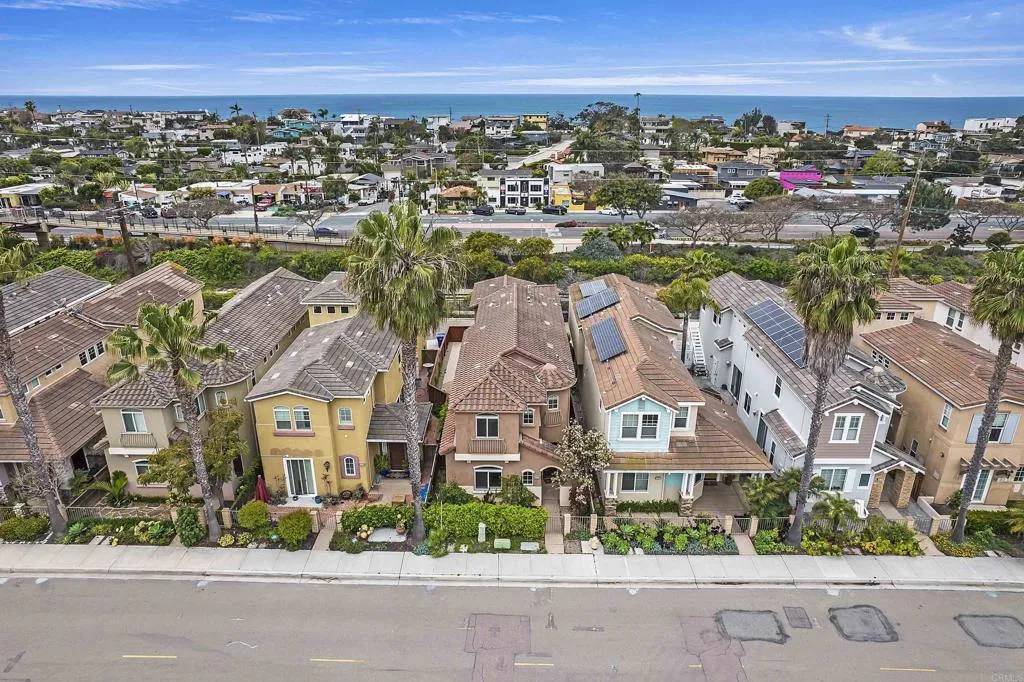 Solana Beach, CA 92075,417 N Cedros Avenue