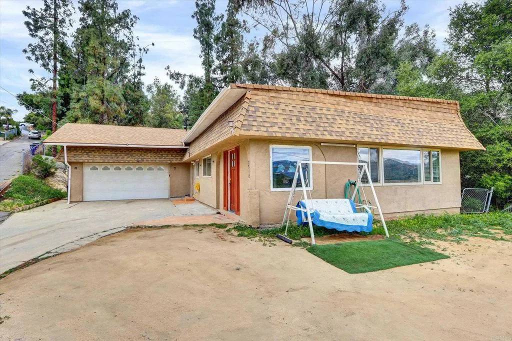 Lakeside, CA 92040,9518 Cypress St