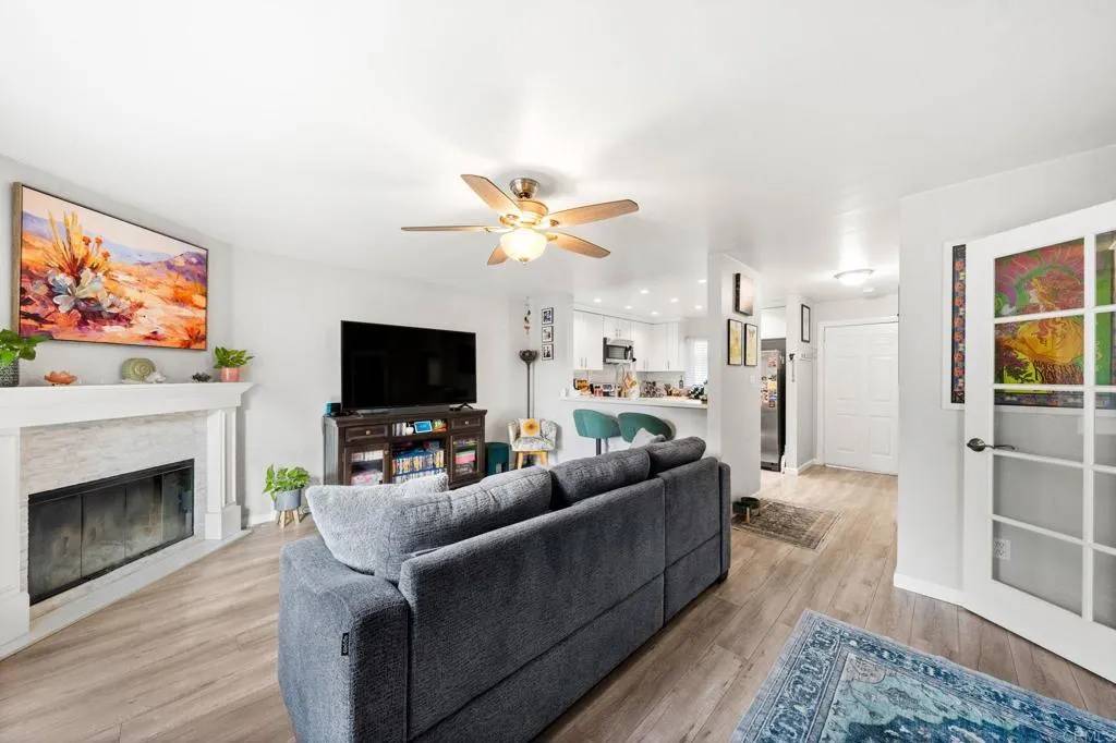 San Diego, CA 92122,7425 Charmant Drive #2708