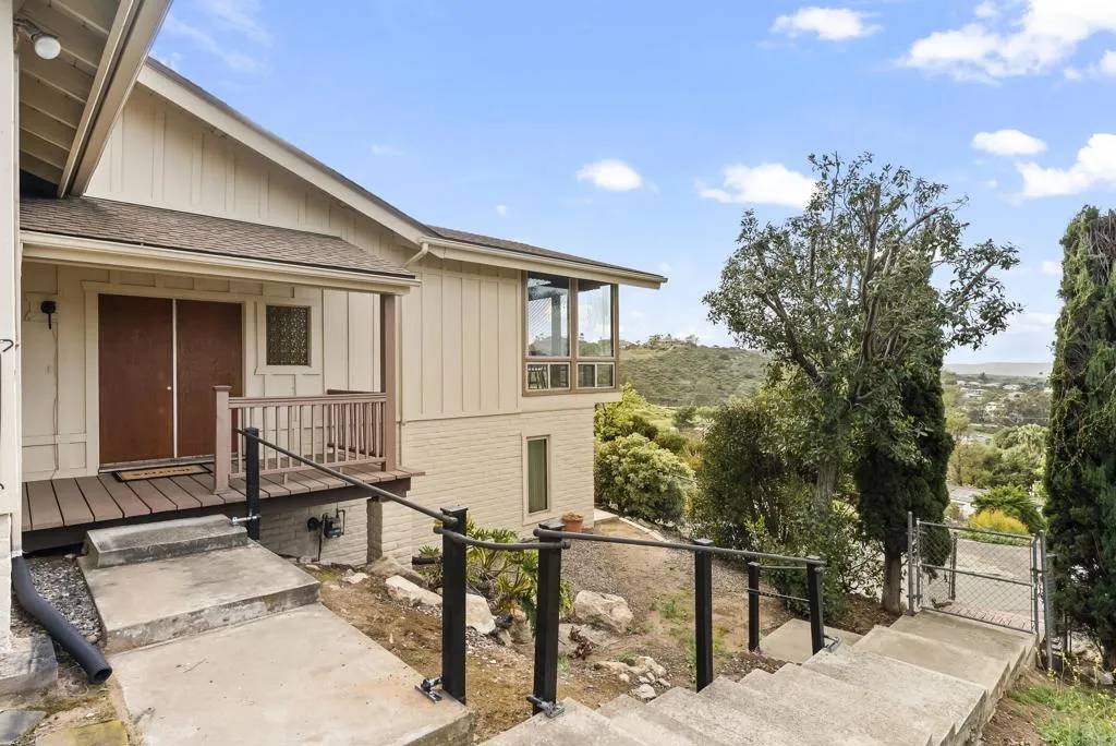 El Cajon, CA 92021,8011 Cindy Lynn Lane
