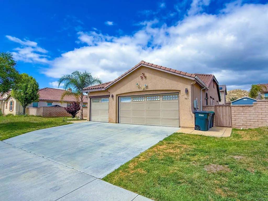 Hemet, CA 92545,963 Silver Dust Trail