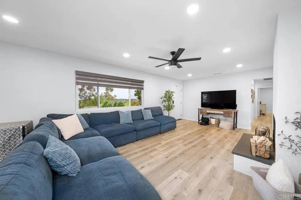 Vista, CA 92083,2442 Sunflower