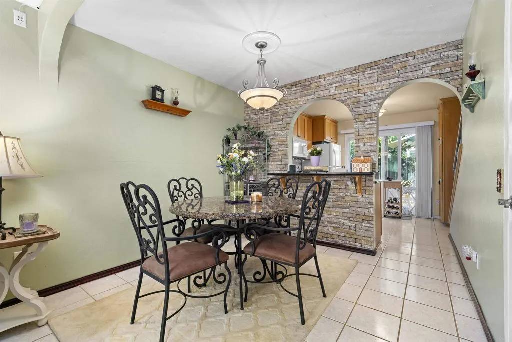 Santee, CA 92071,10158 CAREFREE DR