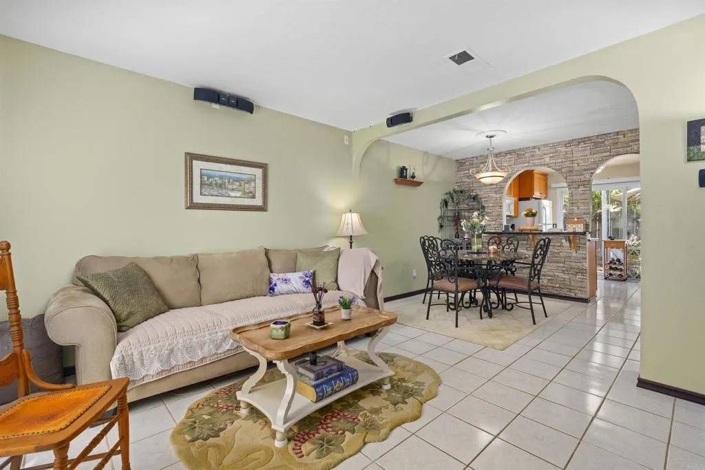 Santee, CA 92071,10158 CAREFREE DR