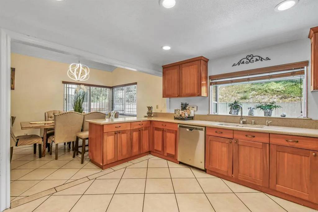 Chula Vista, CA 91911,613 Point Vicente Ct