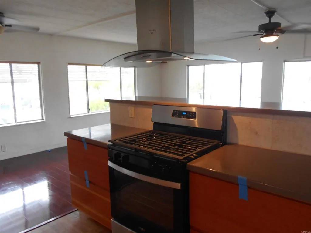 San Diego, CA 92105,2003 Bayview Hts #80
