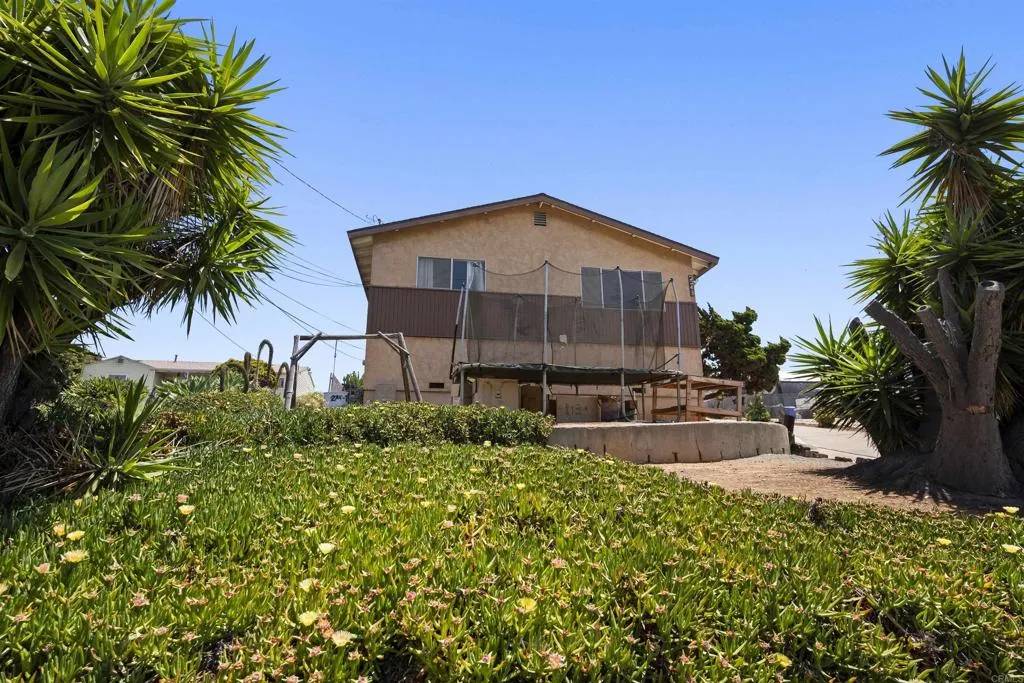 National City, CA 91950,2243 S Lanoitan