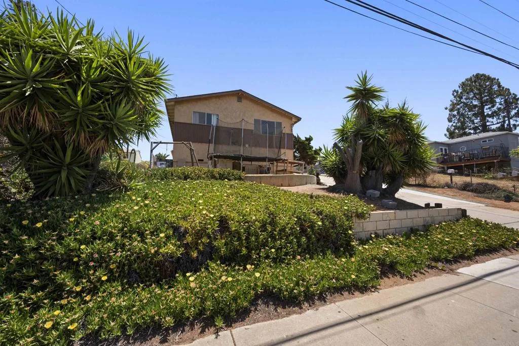 National City, CA 91950,2243 S Lanoitan