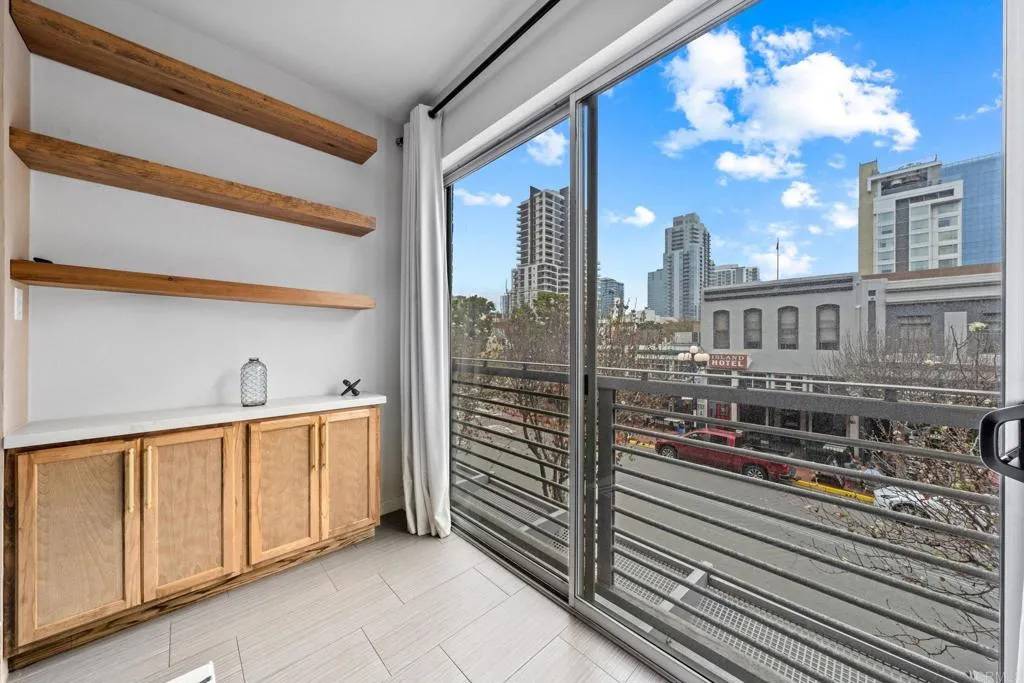 San Diego, CA 92101,445 Island Avenue #321