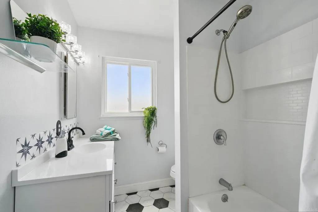 San Diego, CA 92139,6450 Garber Avenue