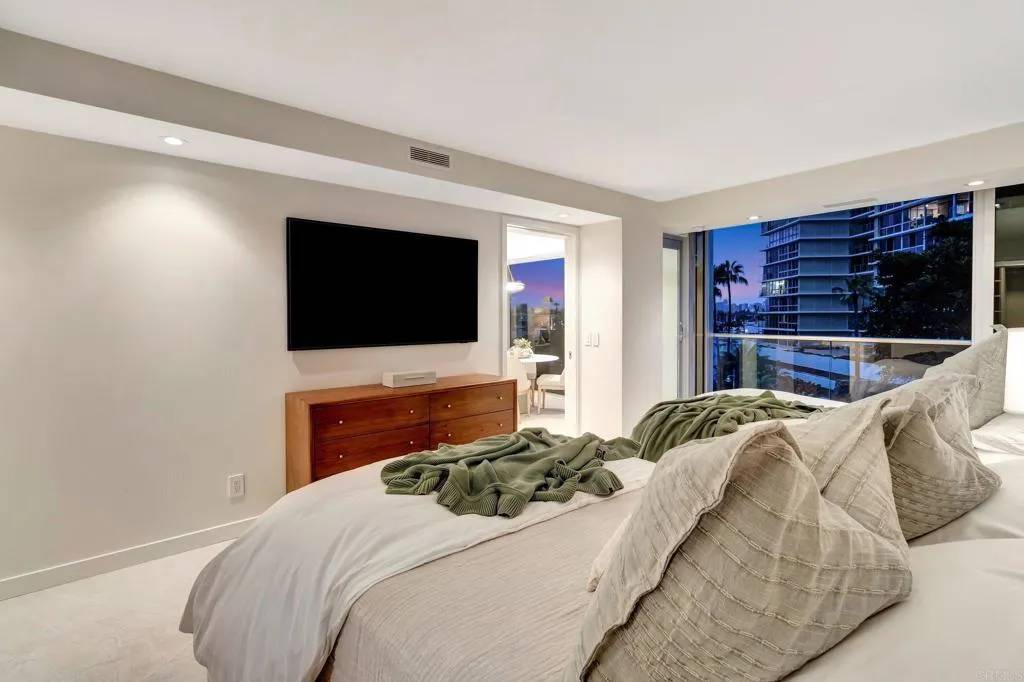 Coronado, CA 92118,1760 Avenida Del Mundo #202