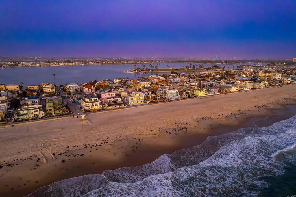 San Diego, CA 92109,3879 Ocean Front Walk