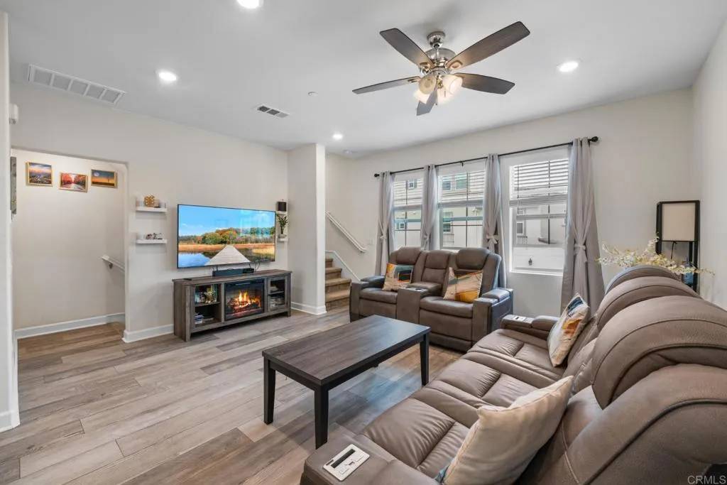Oceanside, CA 92056,4376 Pacifica Drive #2