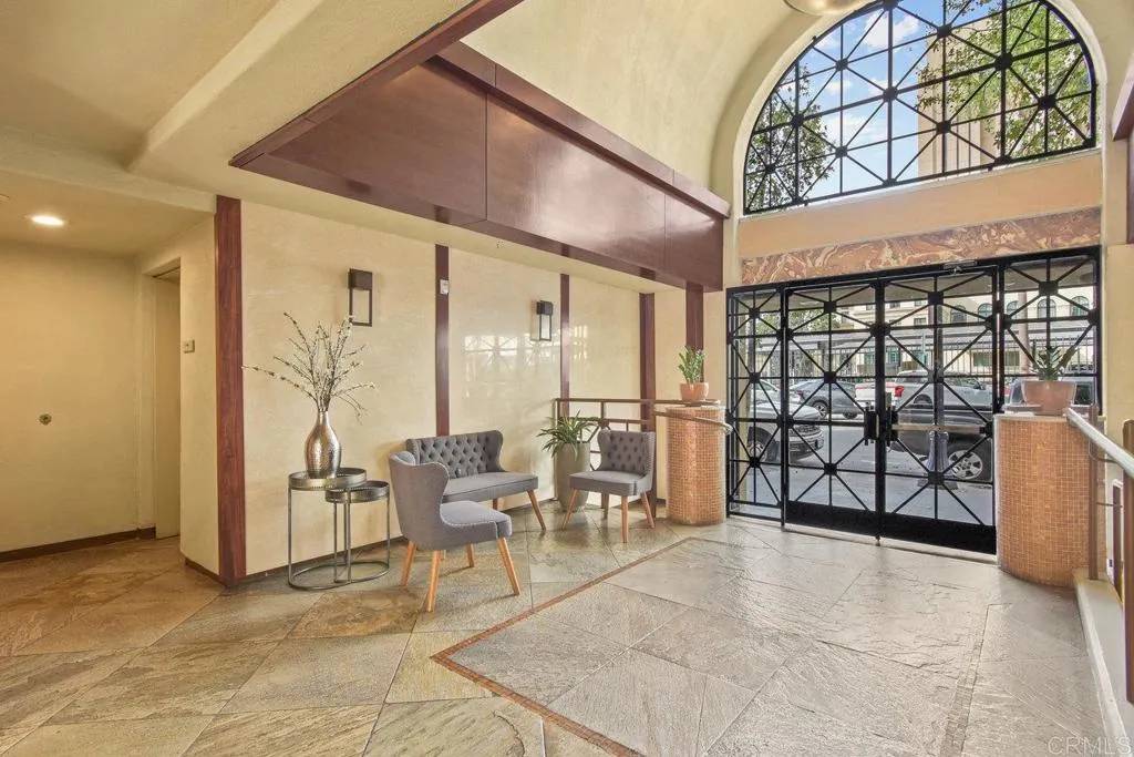 San Diego, CA 92101,301 W G St #119