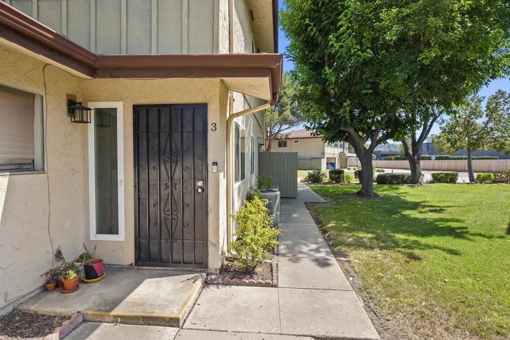 Santee, CA 92071,9847 Mission Vega Rd #3