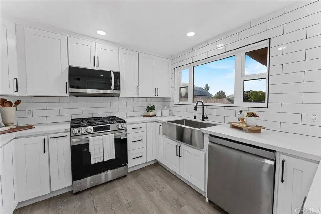 Santee, CA 92071,8611 Carlton Oaks Dr