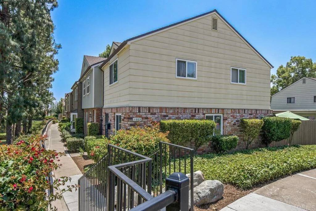 El Cajon, CA 92021,11923 Royal rd #E
