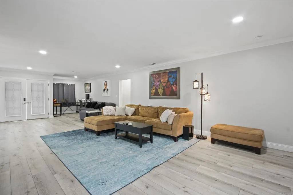 Lakewood, CA 90712,4903 Deeboyar Avenue