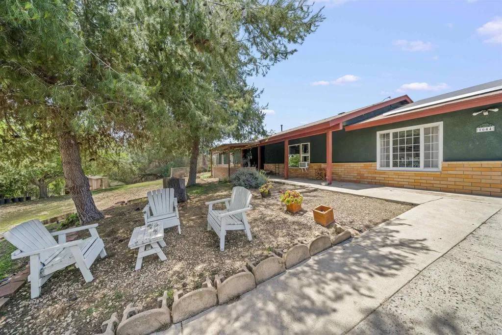 Fallbrook, CA 92028,1644 Cuatro Lane