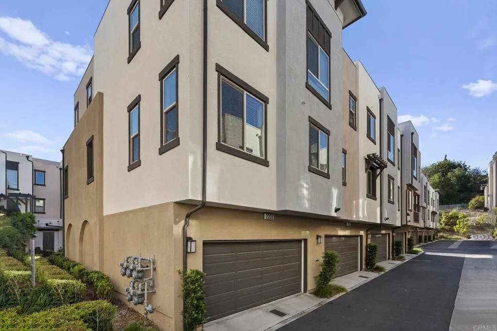 Vista, CA 92081,2333 Verano Way