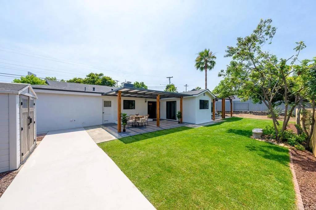 La Mesa, CA 91942,6270 Meadowcrest Drive
