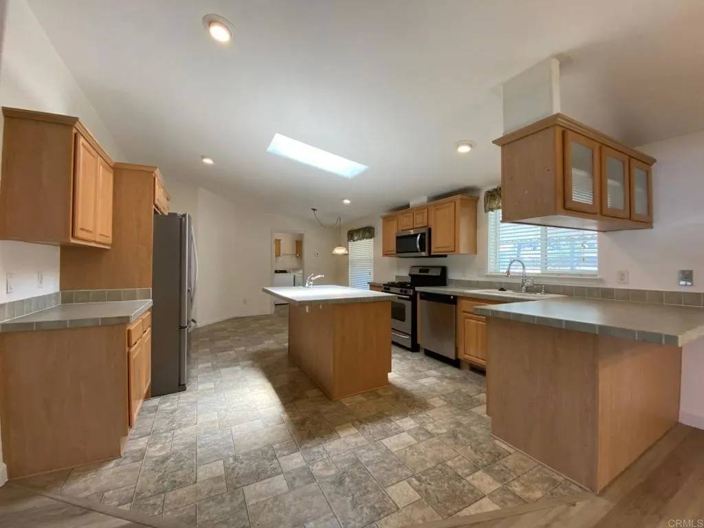 El Cajon, CA 92019,1285 E Washington #20
