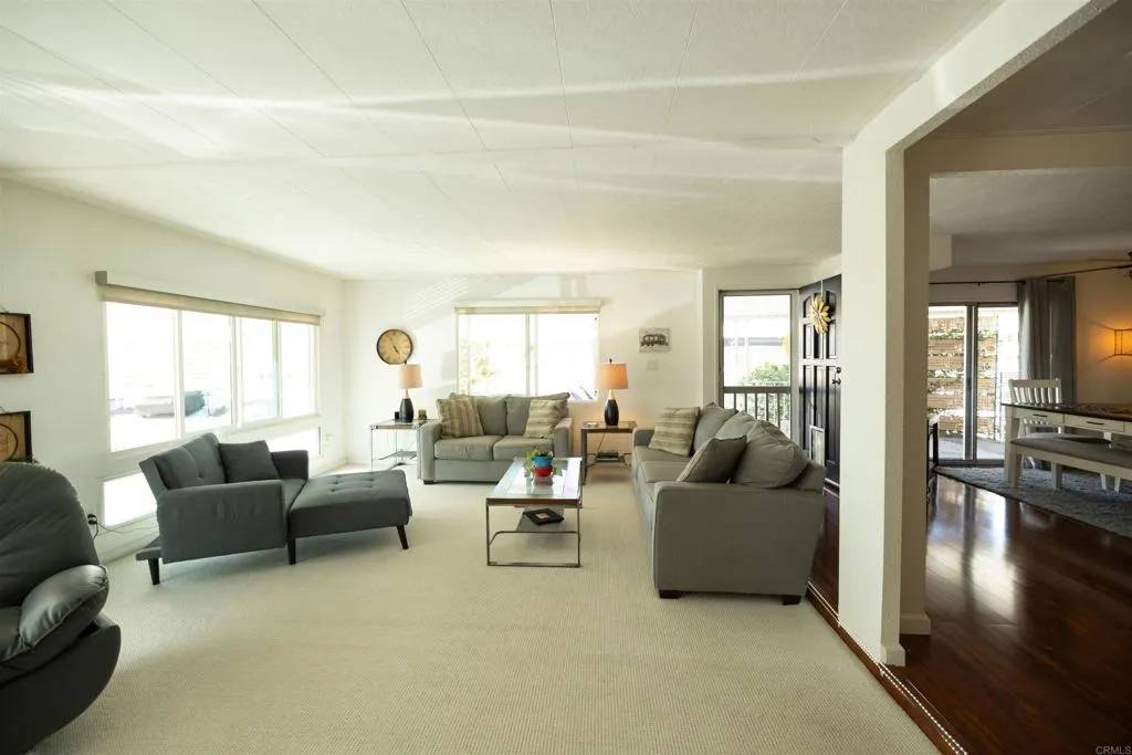 Santee, CA 92071,8301 Mission Gorge Rd #286
