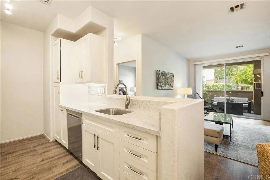 San Diego, CA 92130,3550 Caminito El Rincon #69