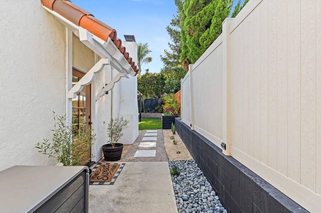 Carlsbad, CA 92009,6727 Corintia Street