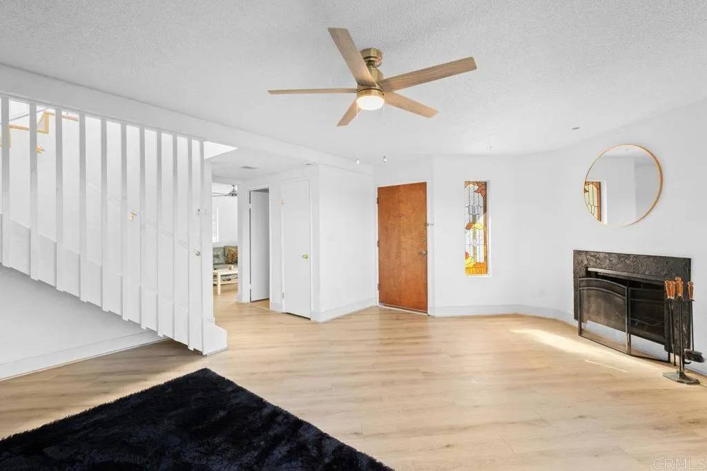 San Diego, CA 92116,4971 Vista Pl #B