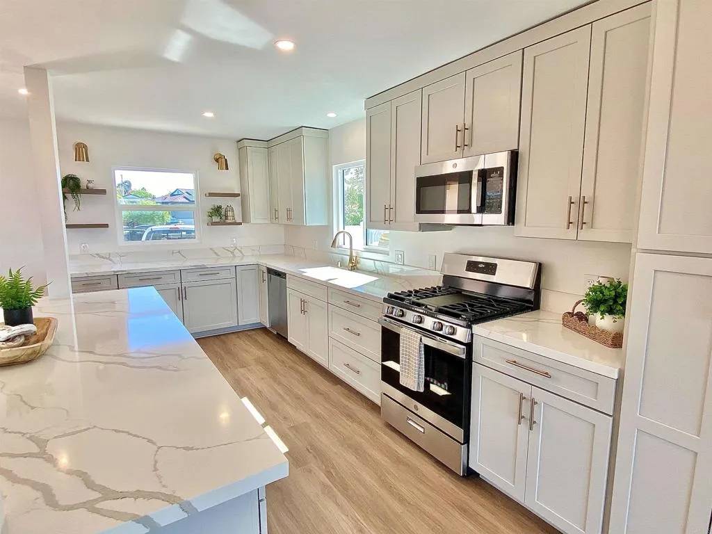 San Diego, CA 92120,6182 Loukelton Circle