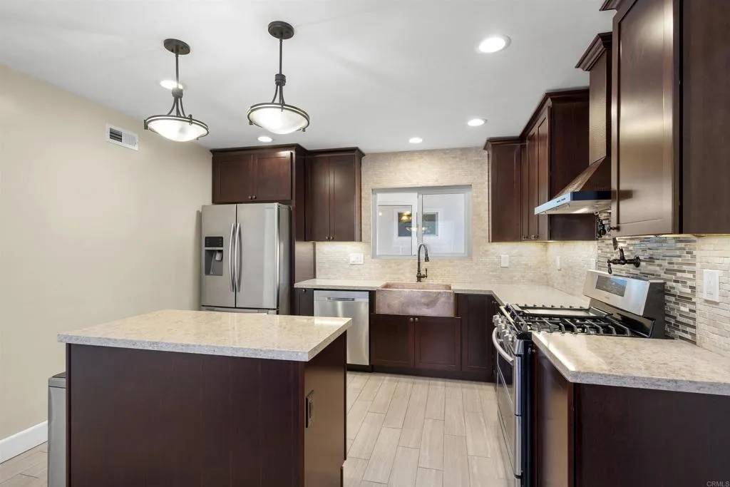 Chula Vista, CA 91910,202 E J ST