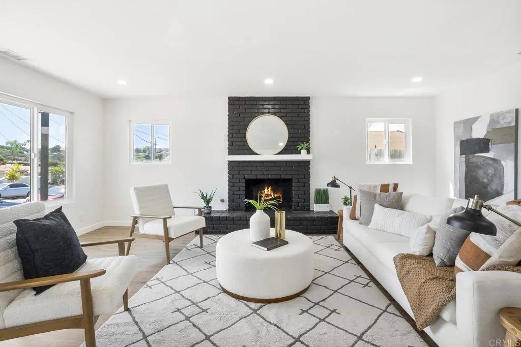 San Diego, CA 92115,3428 Robin Street