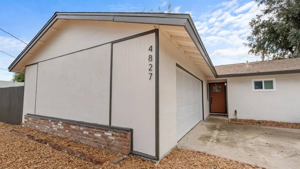Oceanside, CA 92057,4827 Luna Drive