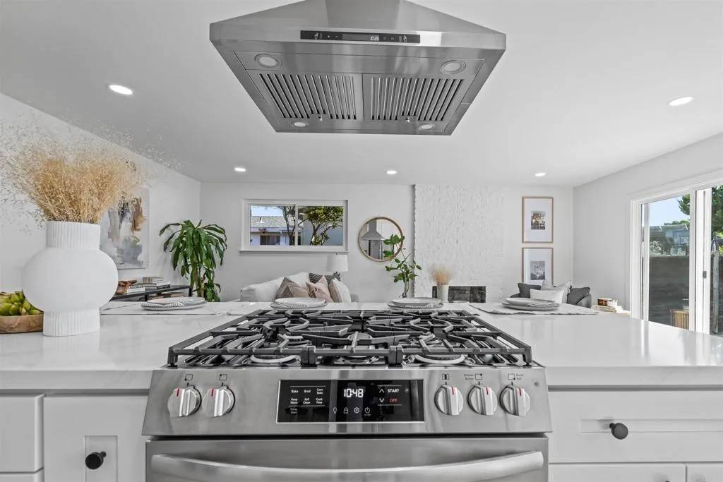 San Diego, CA 92111,7281 Arillo Street