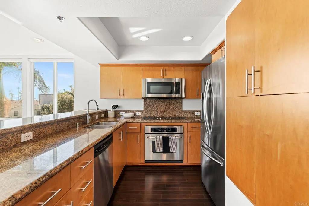 San Diego, CA 92109,924 Hornblend Street #210