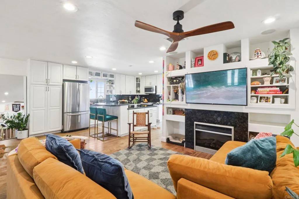 San Diego, CA 92120,4877 Twain Avenue