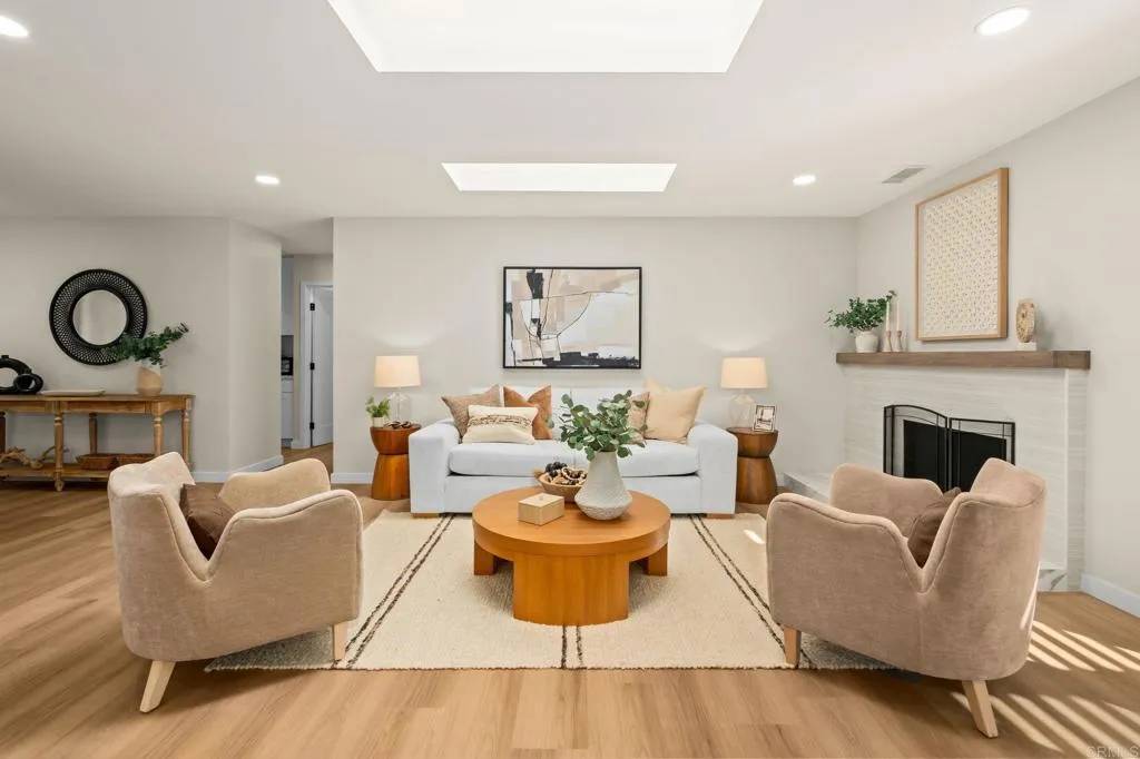 Poway, CA 92064,15103 Amso Street