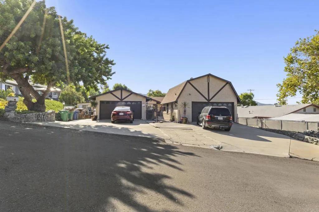 Santee, CA 92071,8552 Brodie Lane