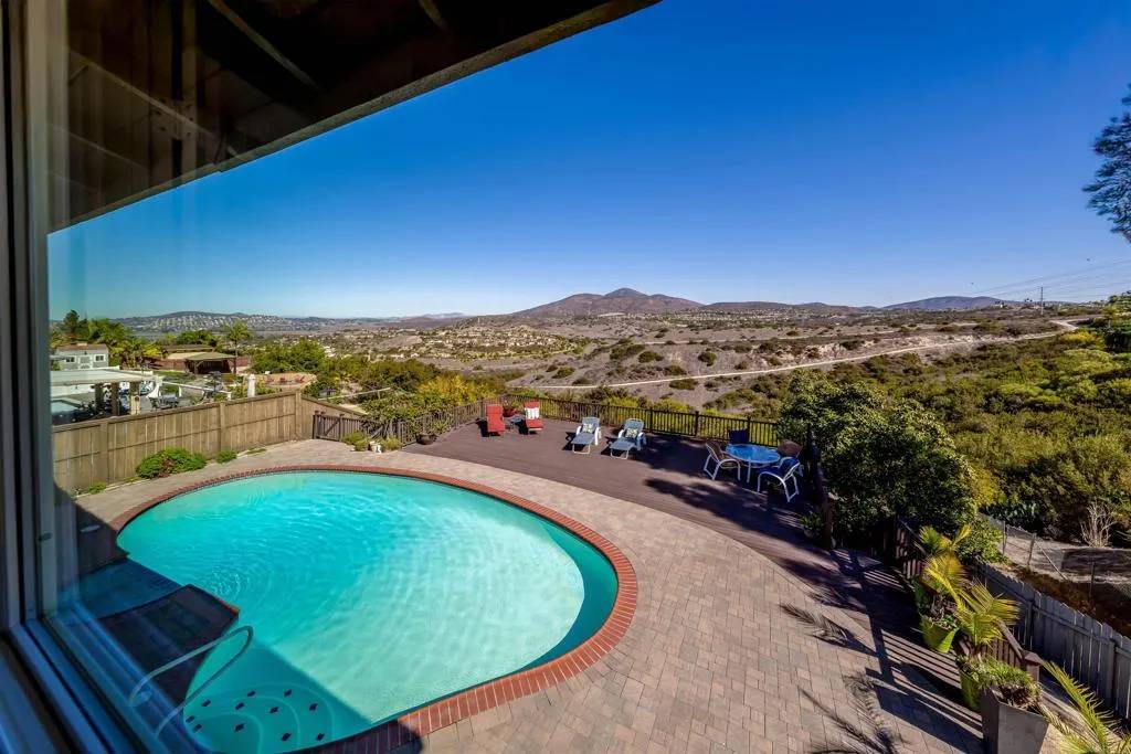 Bonita, CA 91902,4363 Country Trail