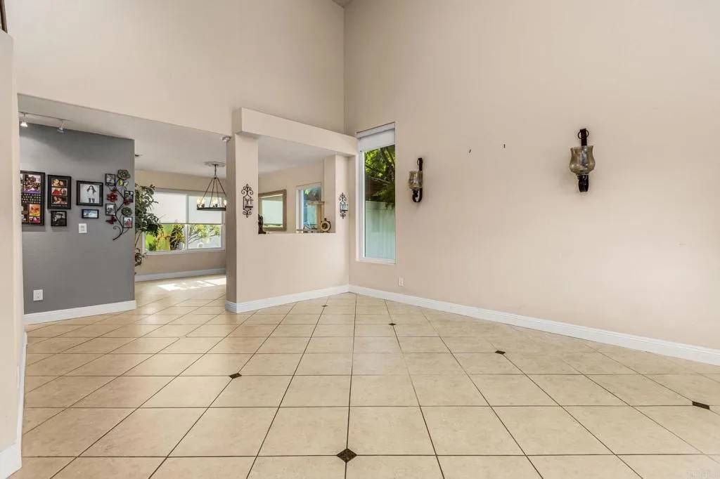 Bonita, CA 91902,5304 Lavade Ln