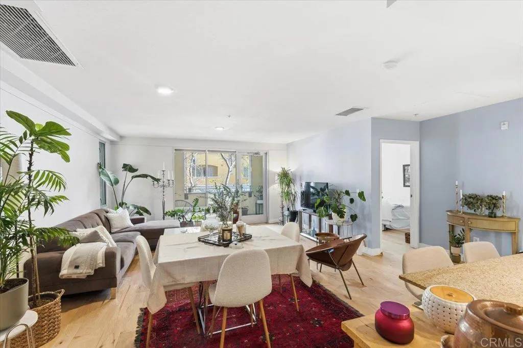 San Diego, CA 92101,1608 India Street #208