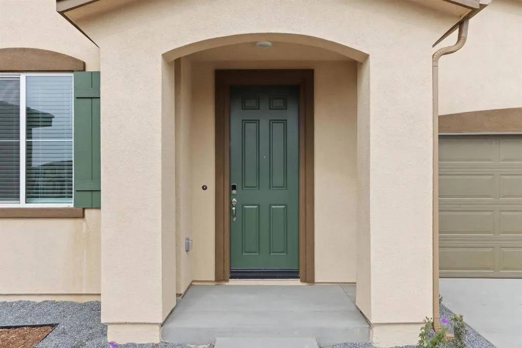 Lake Elsinore, CA 92532,19401 Brush Creek Way