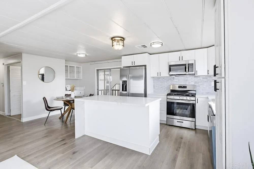 San Diego, CA 92114,402 63rd #115