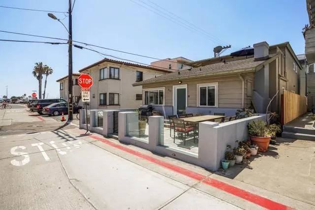 San Diego, CA 92109,3492 Bayside Lane