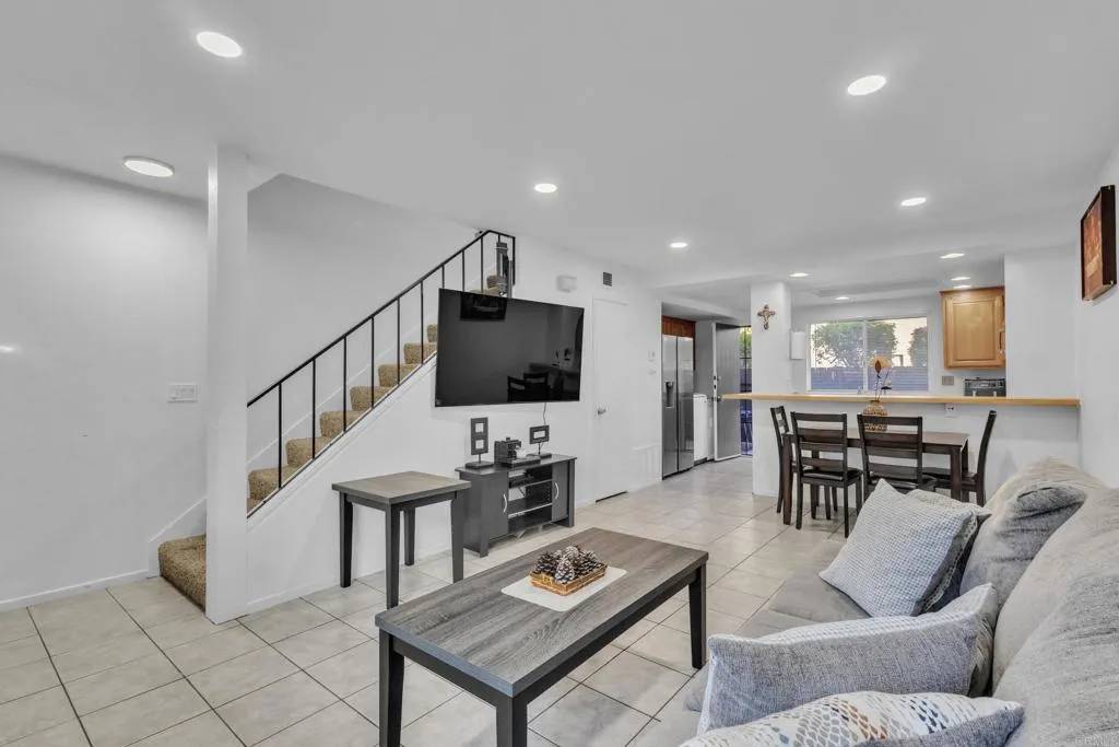 El Cajon, CA 92019,1539 Gustavo St #B