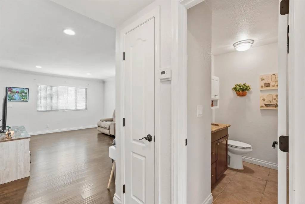 Escondido, CA 92026,1463 N Broadway #A