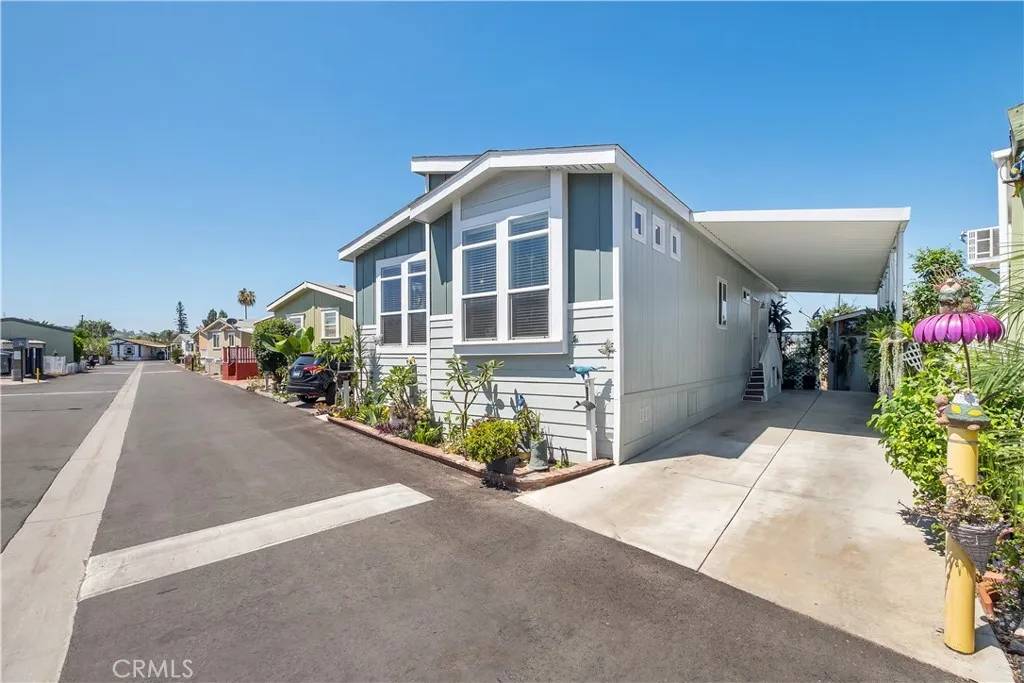 La Habra, CA 90631,1750 W Lambert #17