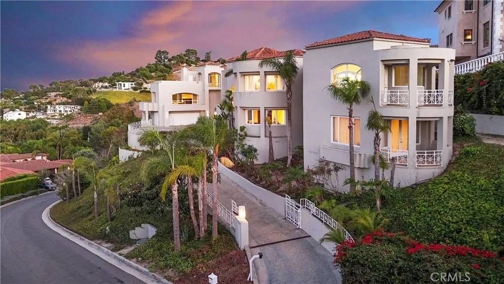 Palos Verdes Estates, CA 90274,702 Via La Cuesta