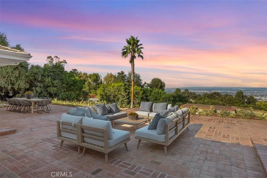 Rolling Hills, CA 90274,1 Outrider Road